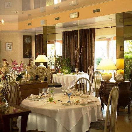 Logis Chez Bach Hotel Chaussin Kültér fotó